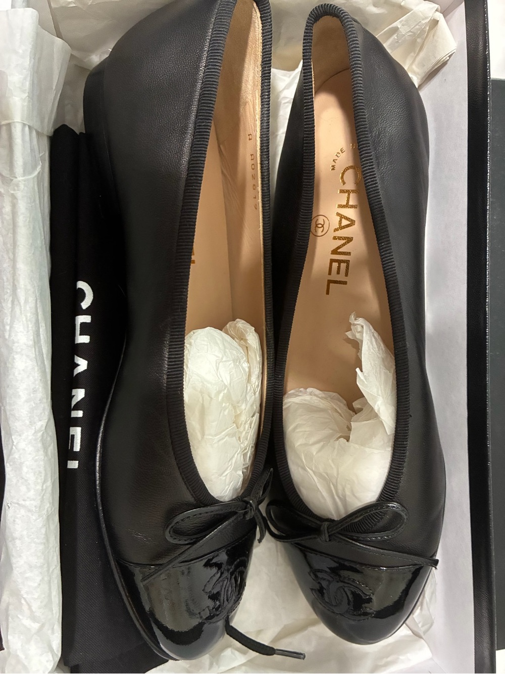 CHANEL Black Leather Cap-Toe Ballet Flats with CC Detail